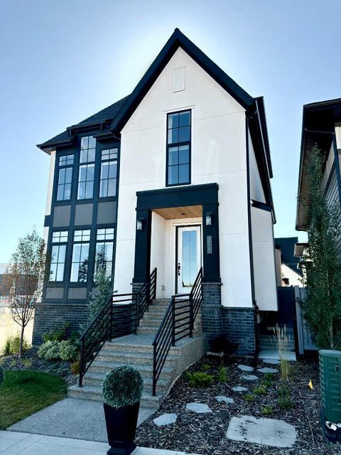 211 Calais Drive SW Calgary AB T3E 8H4
