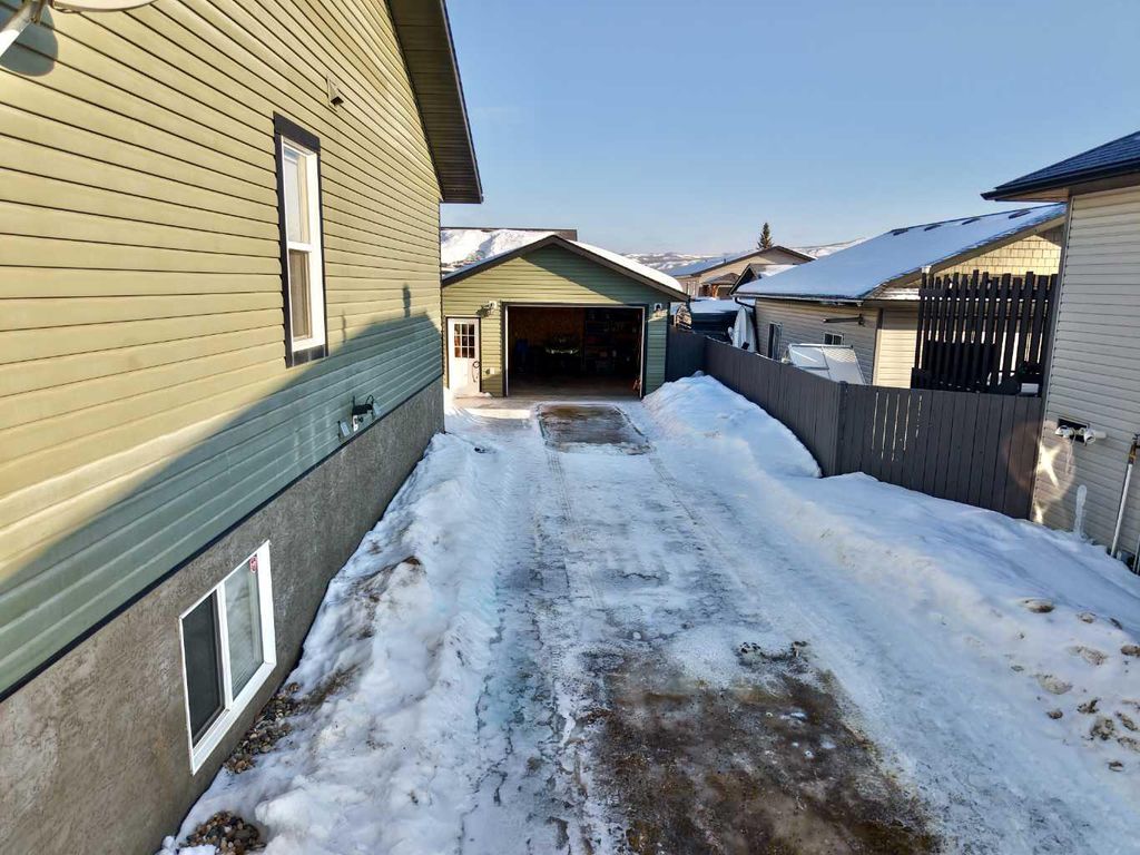 Photo of 9122 130 Avenue, Peace River, AB T8S 1W9 (MLS # A2285013)