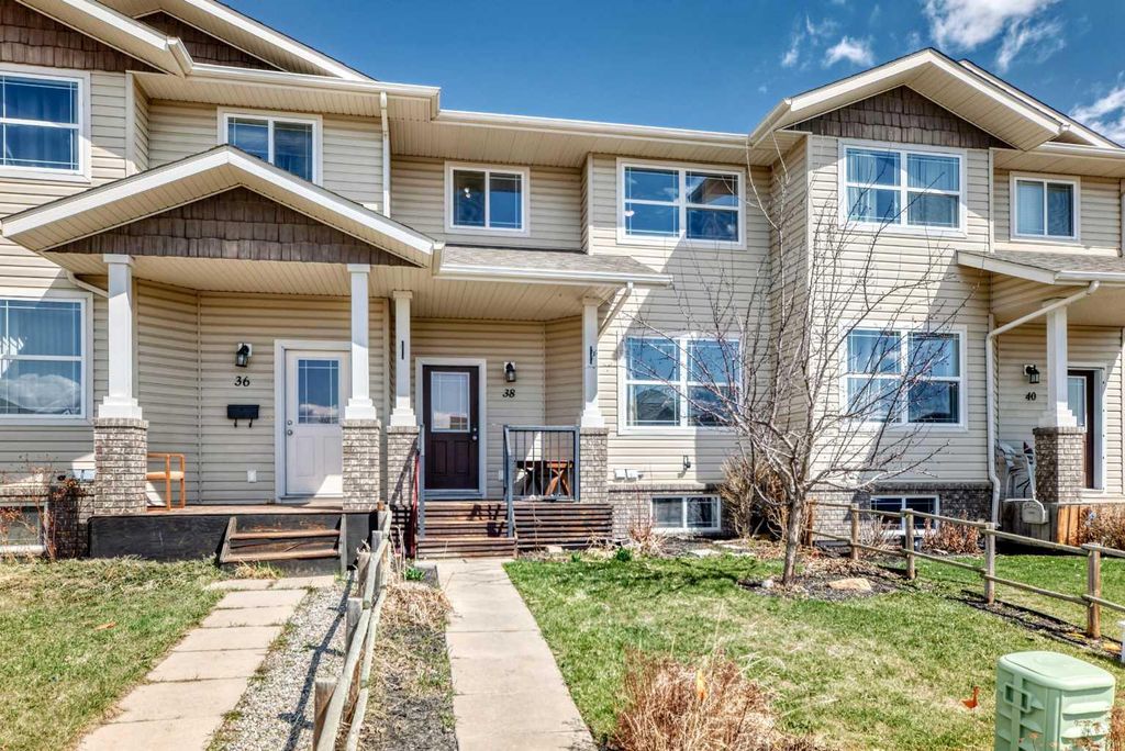 Photo of #38 Terrance Heights Drive Dr, Lacombe, AB T4L 2L8 (MLS # A2306396)