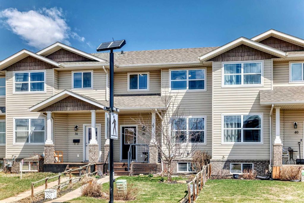 Photo of #38 Terrance Heights Drive Dr, Lacombe, AB T4L 2L8 (MLS # A2306396)