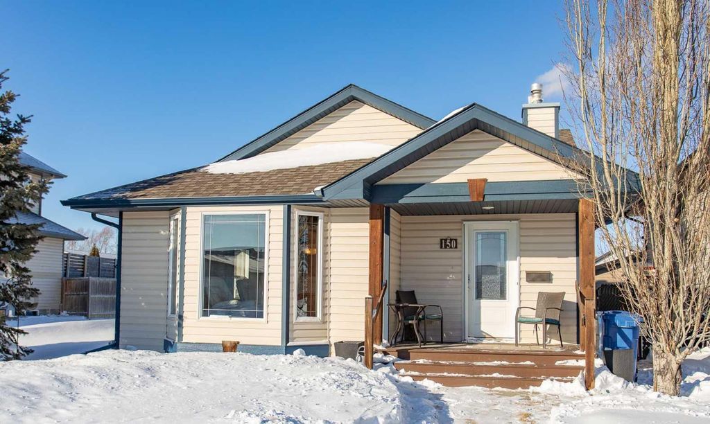 Photo of 150 Robinson Avenue, Penhold, AB T0M 1R0 (MLS # A2287725)