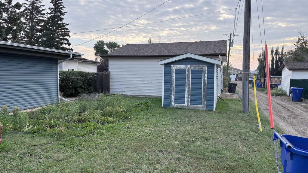 Photo of 139 9 Avenue W, Bow Island, AB T0K 0G0 (MLS # A2341128)