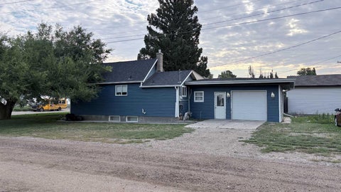 Photo of 139 9 Avenue W, Bow Island, AB T0K 0G0 (MLS # A2341128)