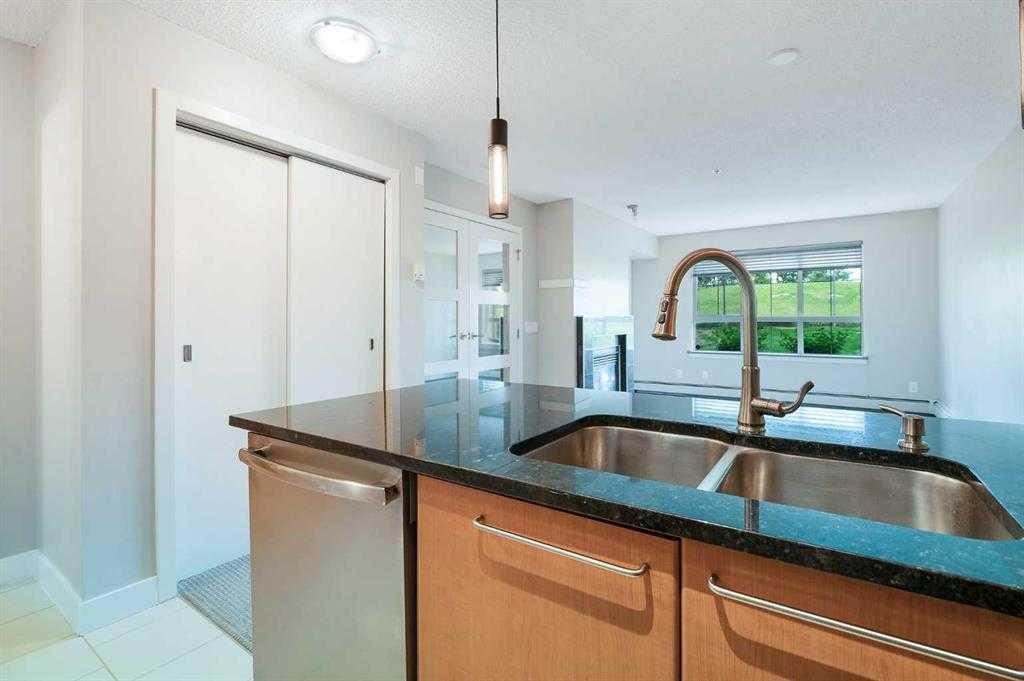 35 Richard Court SW 106