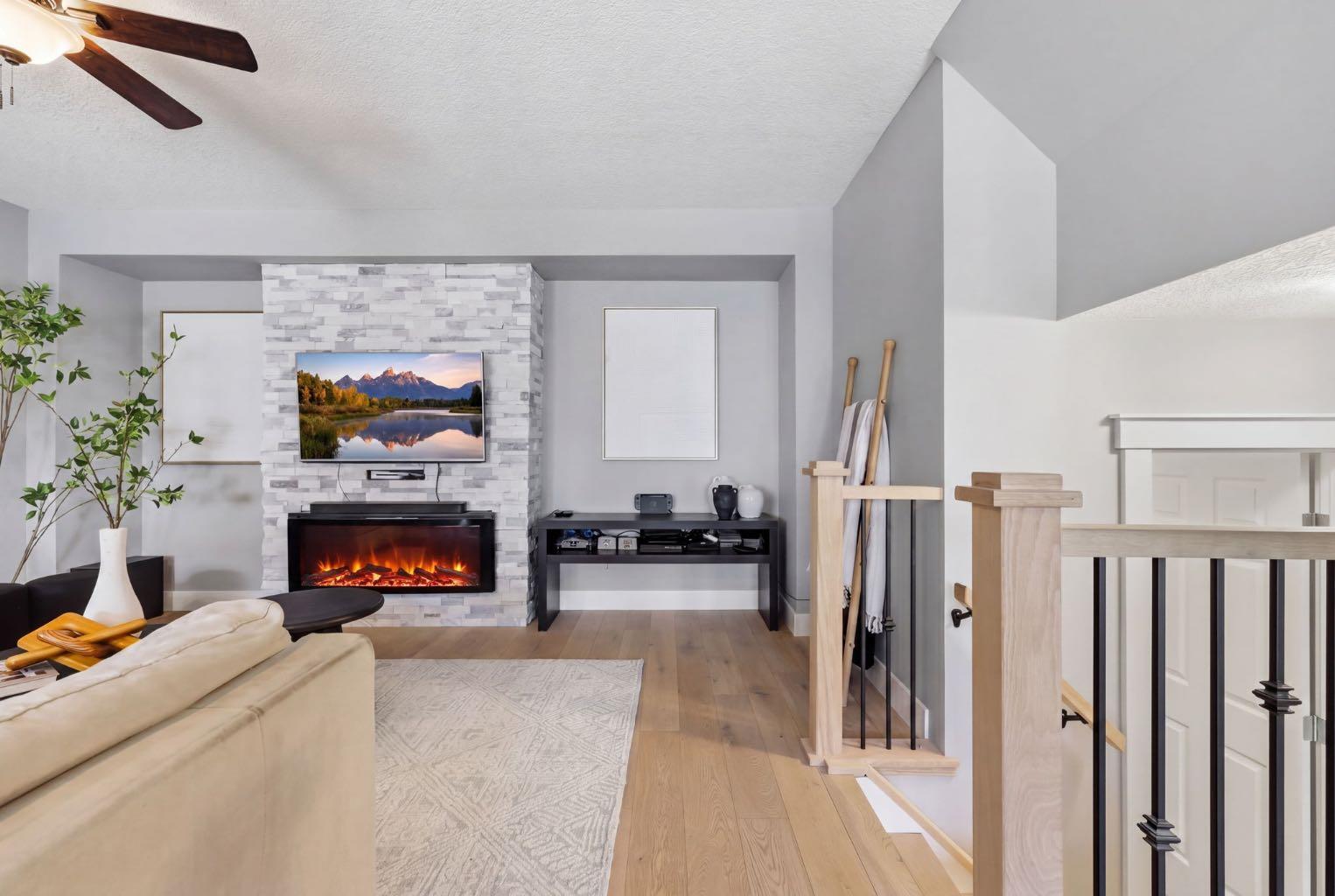 209 Hillcrest Gardens SW