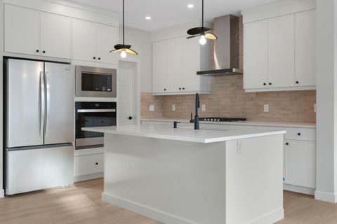 338 Rivercrest Road Cochrane AB T4C 0Y4