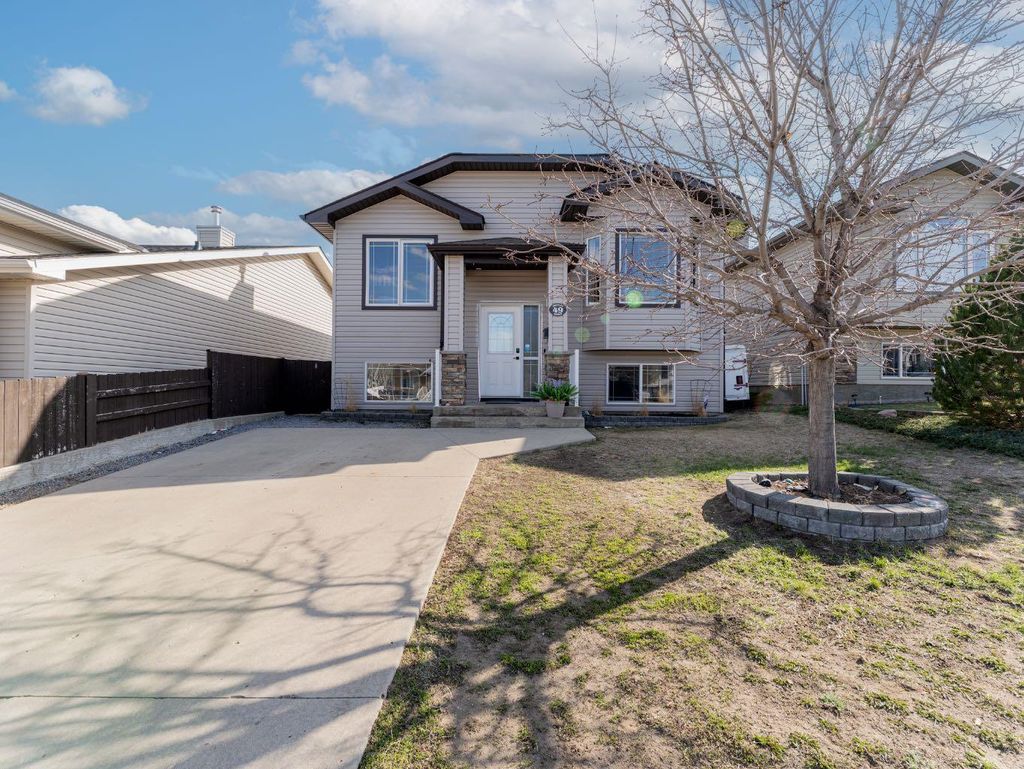 Photo of 49 Terrace Street NE, Medicine Hat, AB T1C 0A3 (MLS # A2305930)