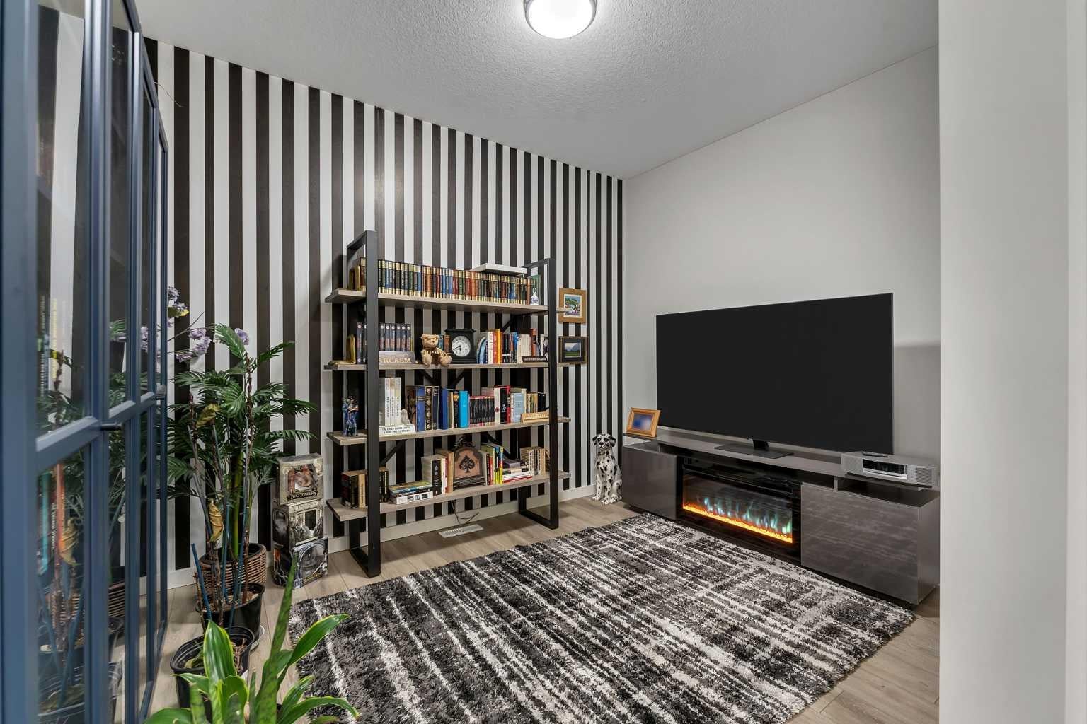 341 Walcrest View SE