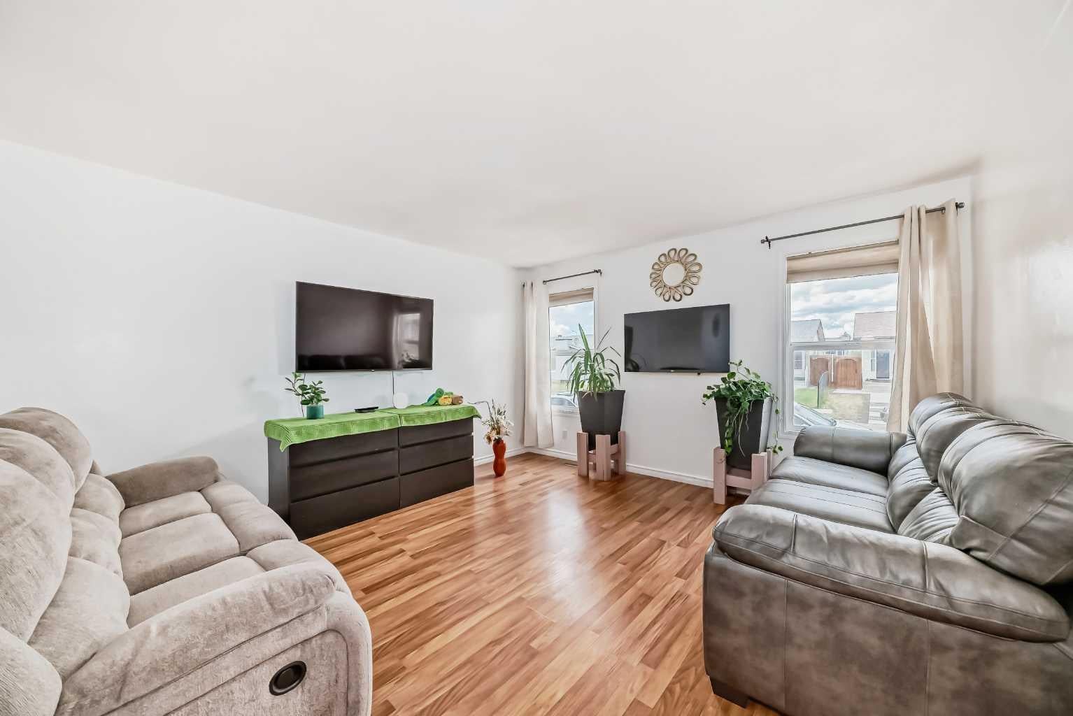 83 Whitworth Way NE
