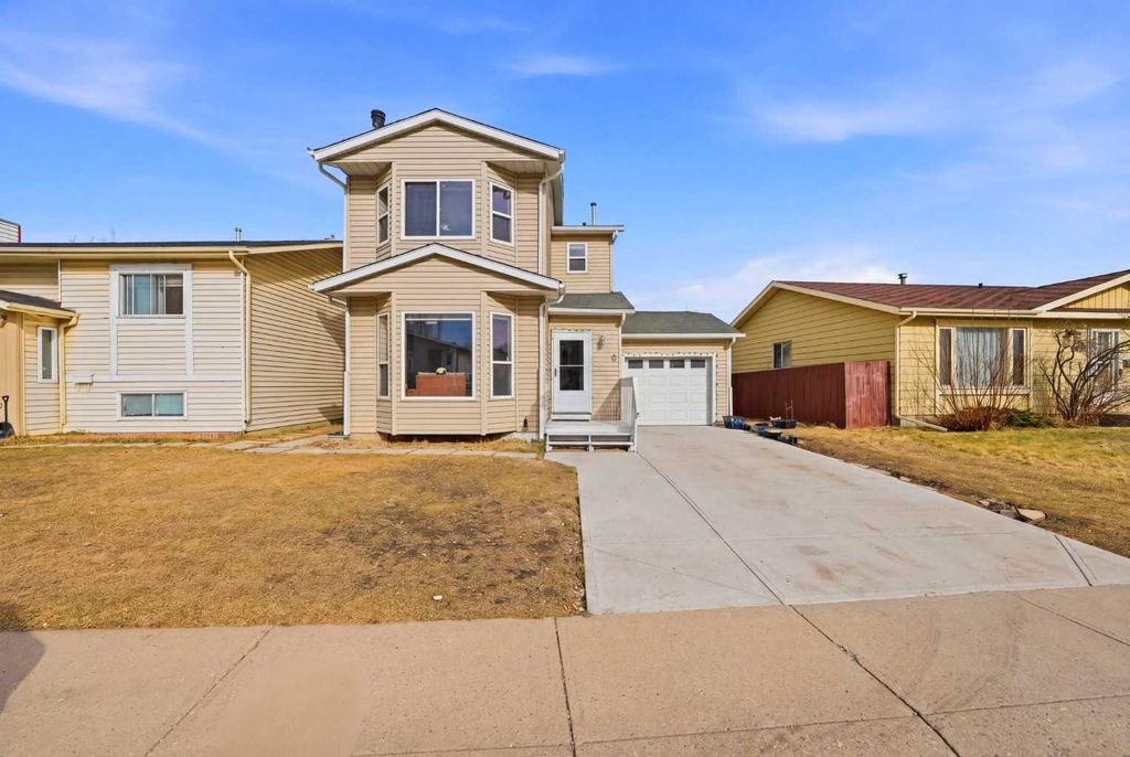Photo of 172 Castlebrook Road NE, Calgary, AB T3J 1P1 (MLS # A2314781)