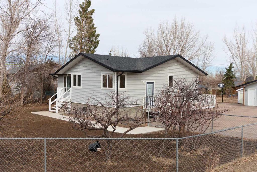 Photo of 396 8 Street, Dunmore, AB T1B 0K1 (MLS # A2294082)