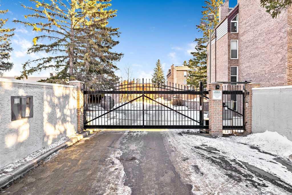 202 Brae Glen Close SW 2103