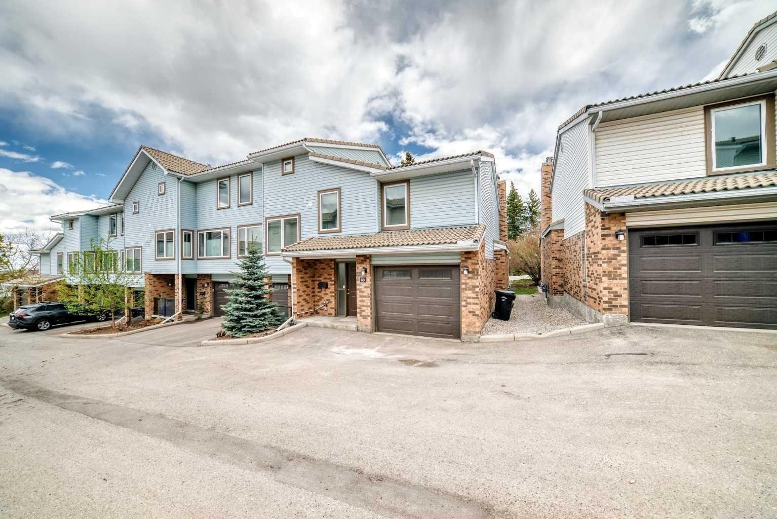 80 Coachway Gardens SW