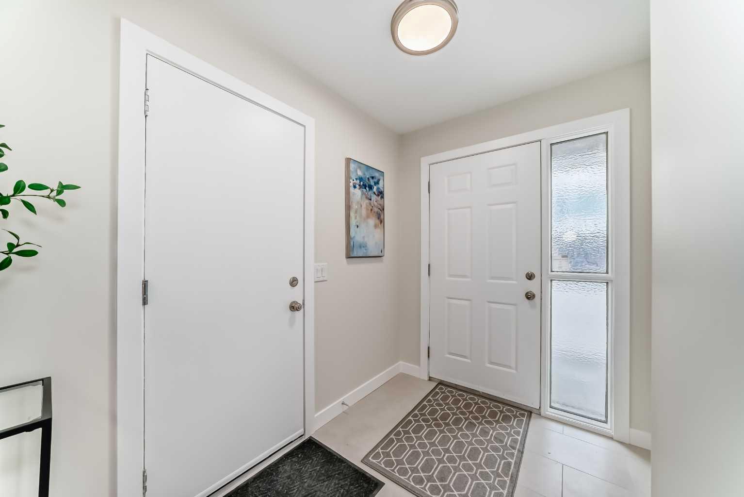 80 Coachway Gardens SW