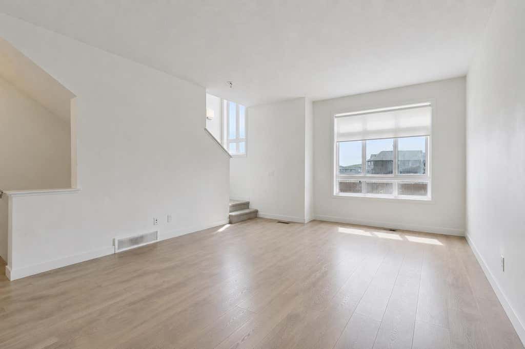 Photo of 424 210 Avenue SW, Calgary, AB T0L 0X0 (MLS # A2324555)