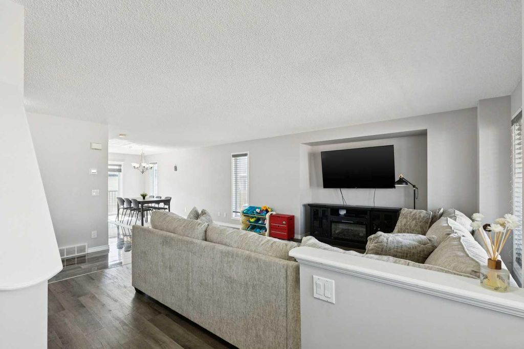 Photo of 178 Evansmeade Common NW, Calgary, AB T3P 1E8 (MLS # A2299058)