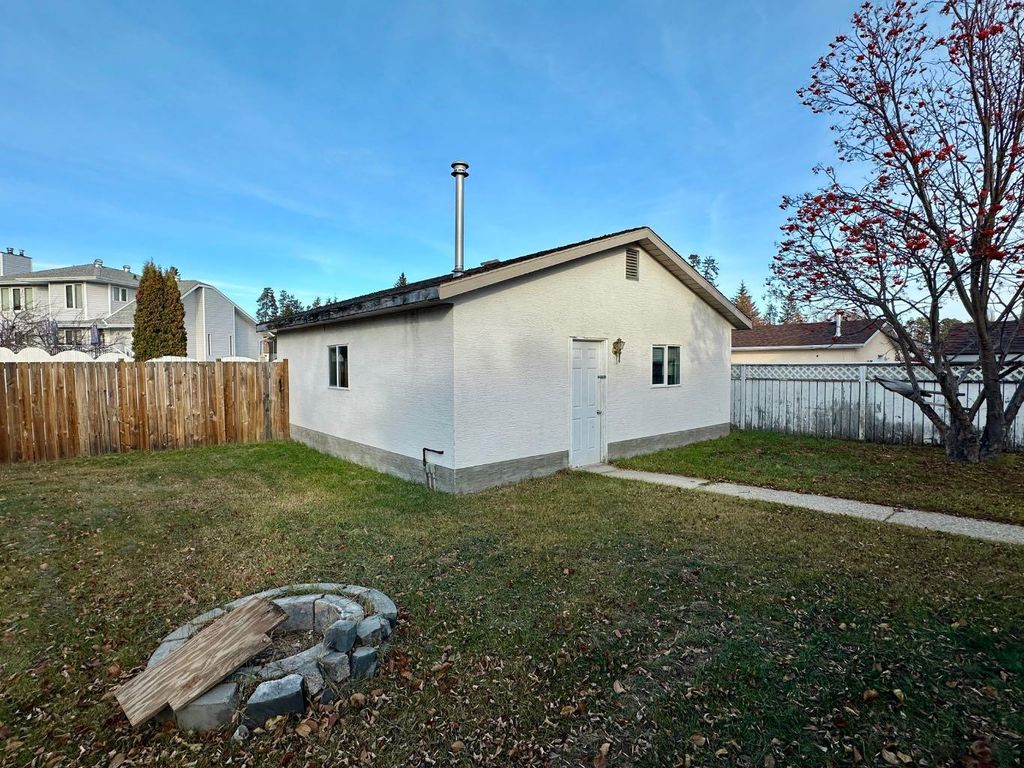 Photo of 165 Park Drive, Whitecourt, AB T7S 1R3 (MLS # A2292158)