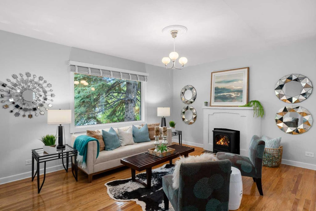 Photo of 239 24 Avenue NE, Calgary, AB T2E 1W9 (MLS # A2348016)