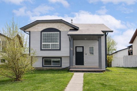 Photo of 16 Johnson Close, Penhold, AB T0M 0R1 (MLS # A2310651)