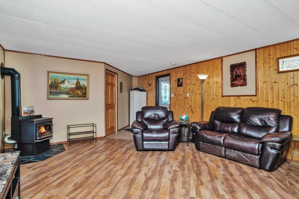 Photo of 812 20th Street St, Spruce View, AB T0M 1V0 (MLS # A2317004)