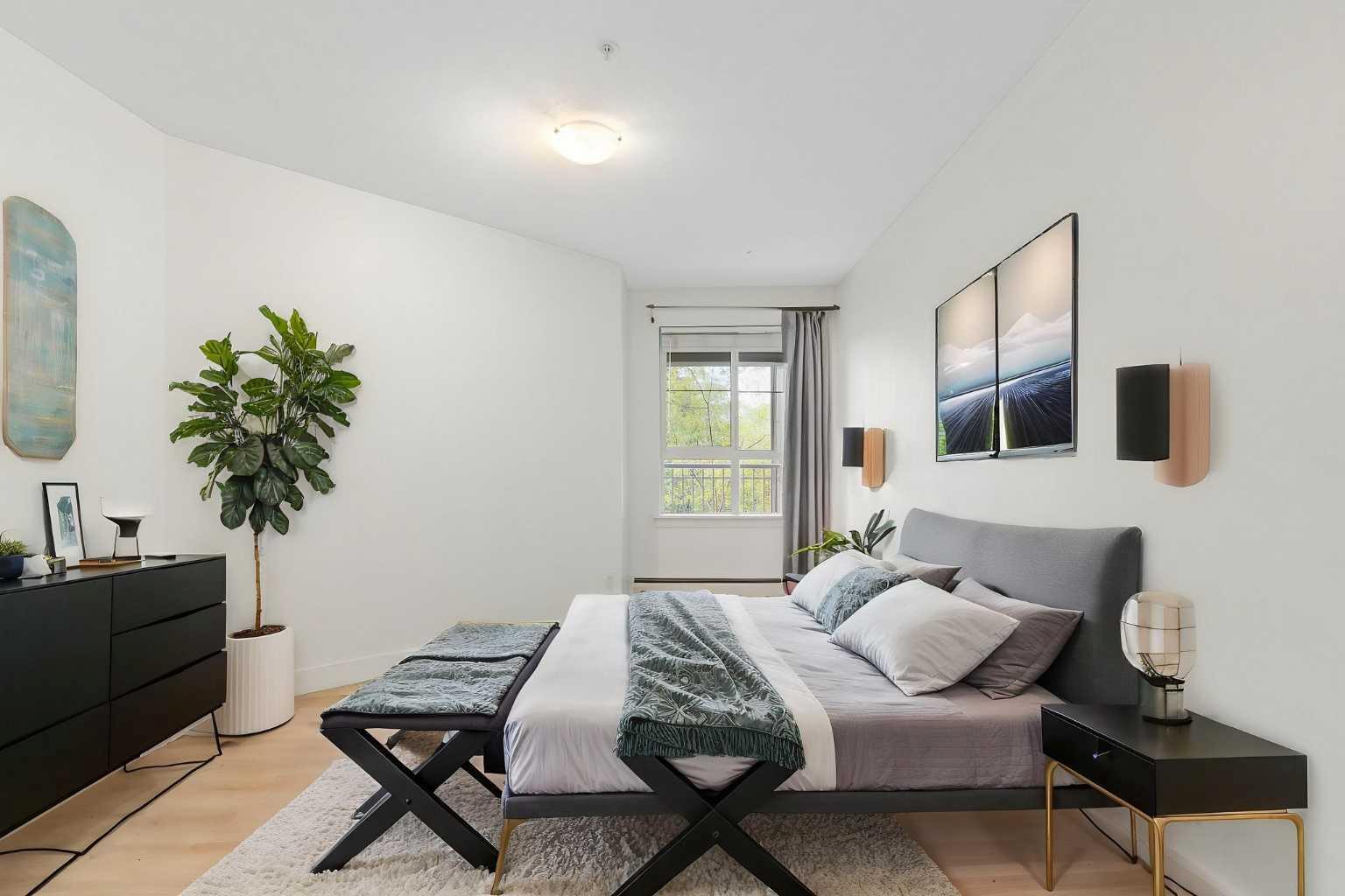 35 Richard Court SW 332