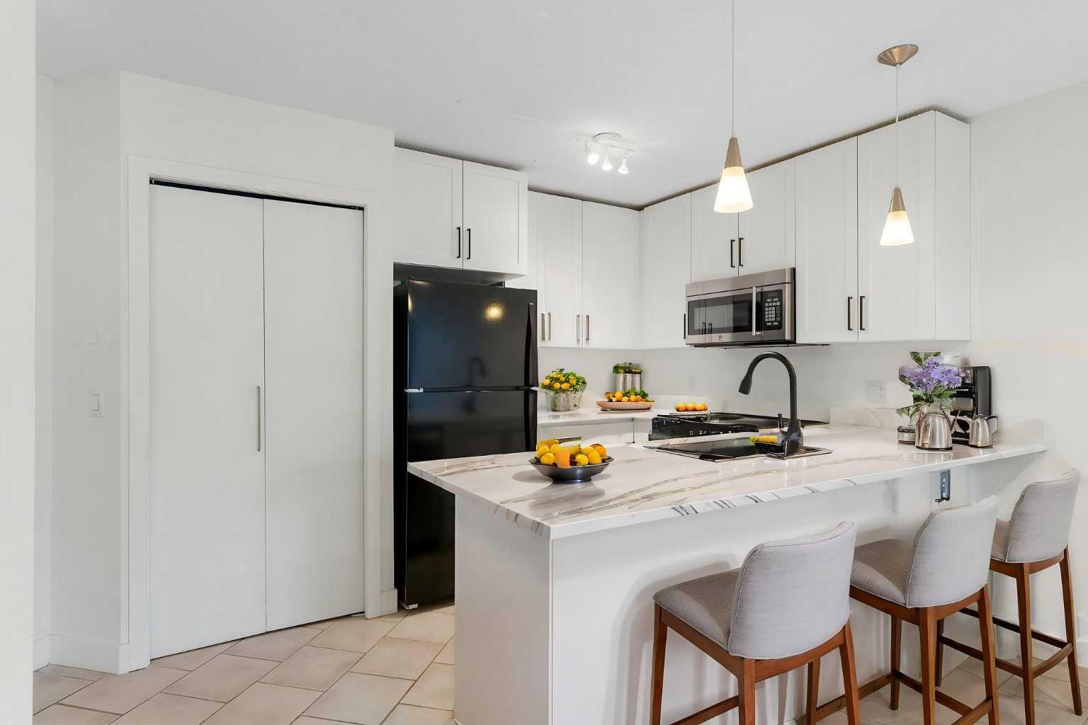35 Richard Court SW 332