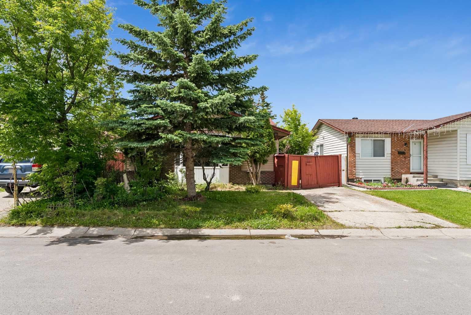 189 Whitaker Close NE