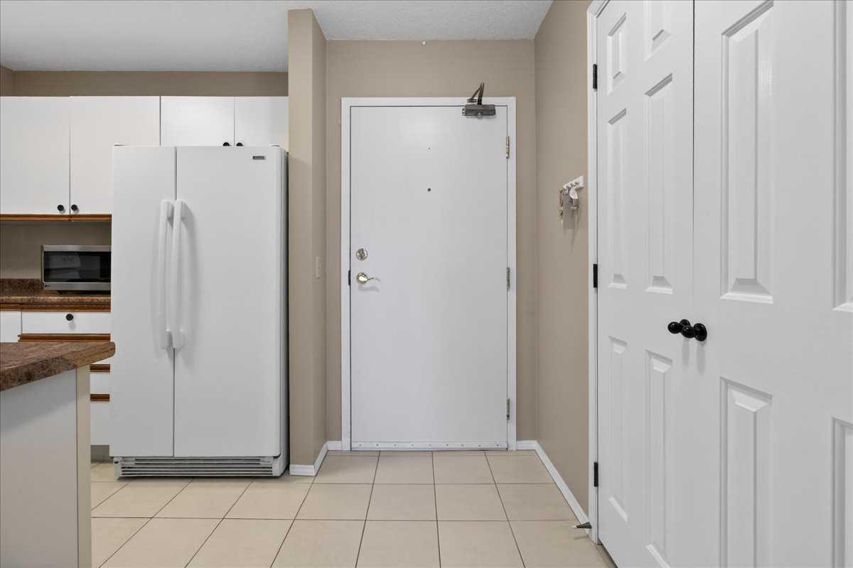 102 Centre Street 208