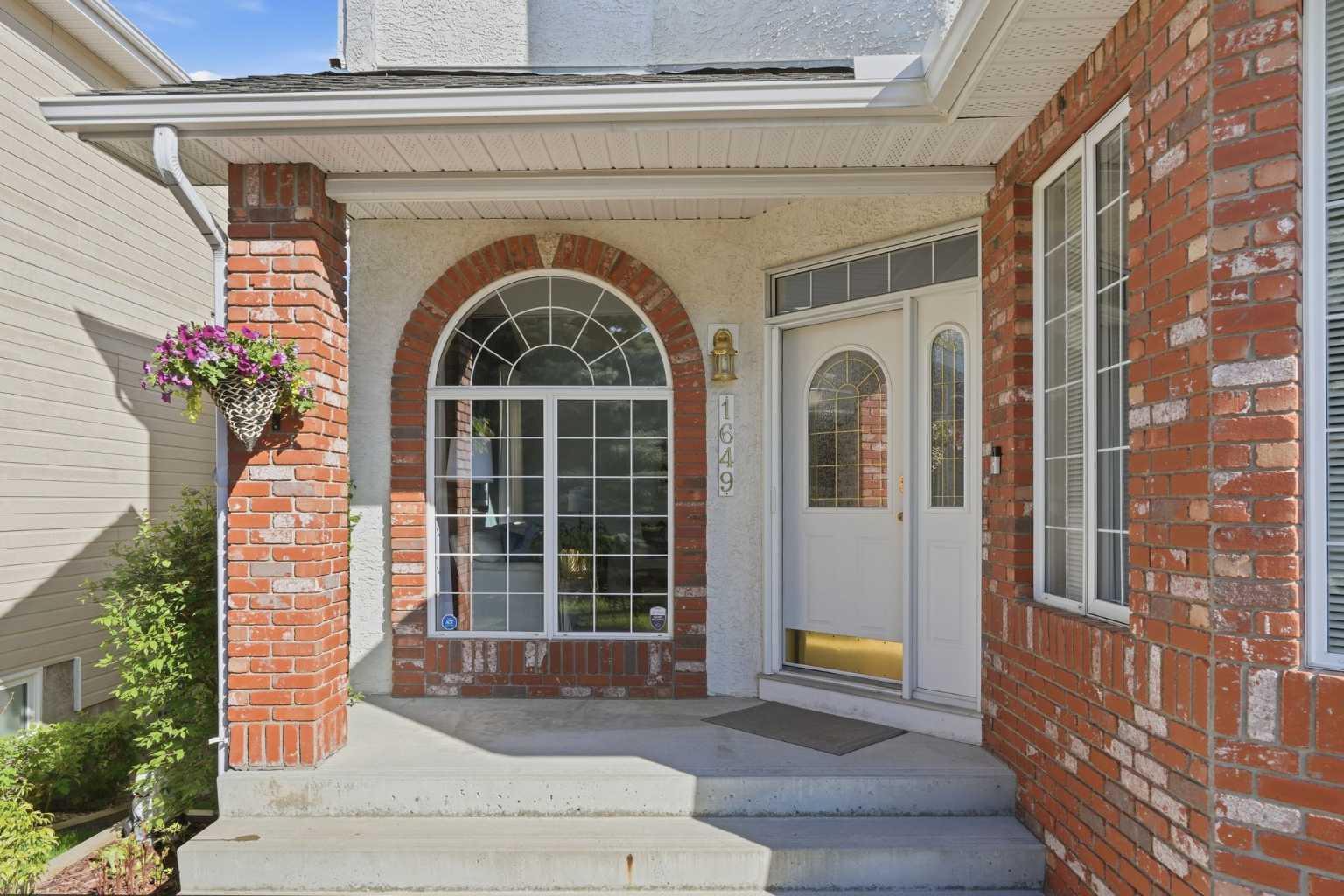 1649 Evergreen Hill SW