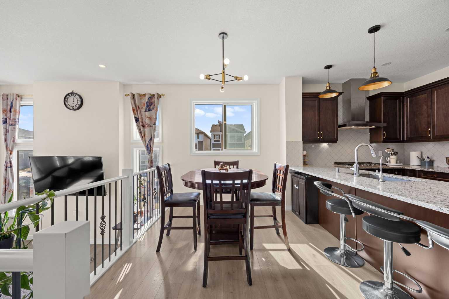 6 Corner Glen Common NE