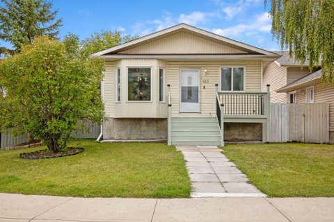 Photo of 123 Shawglen Rise SW, Calgary, AB T2Y 1Z3 (MLS # A2338790)