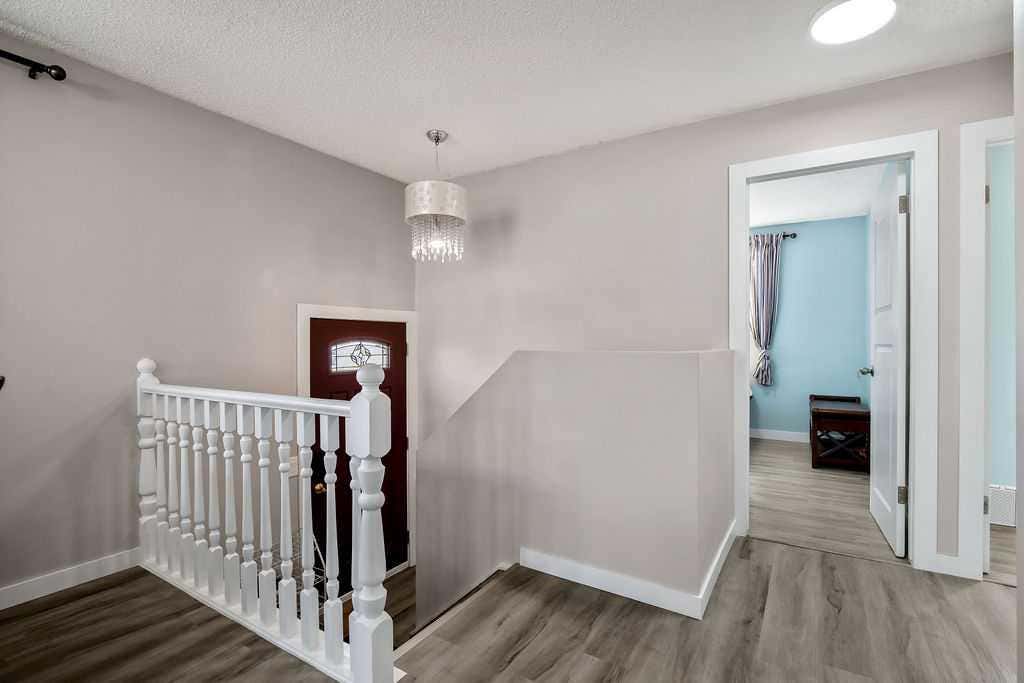 Photo of 123 Shawglen Rise SW, Calgary, AB T2Y 1Z3 (MLS # A2338790)