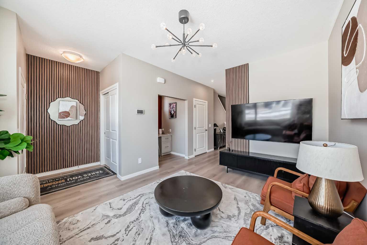 455 Tekarra Drive NW