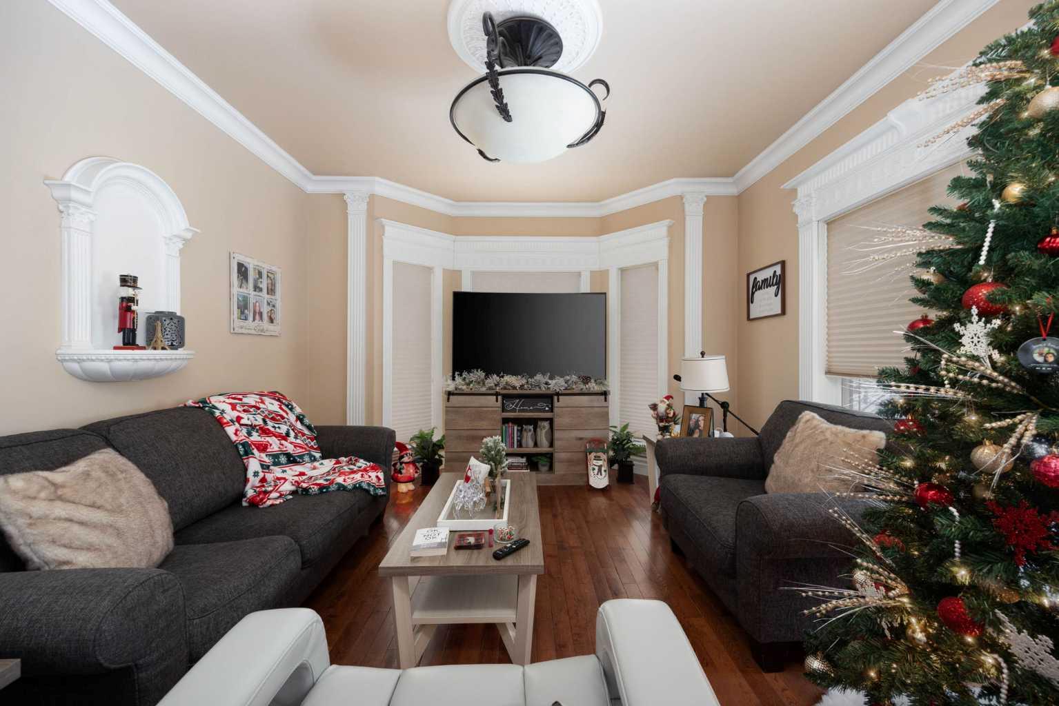 158 Pickles Crescent