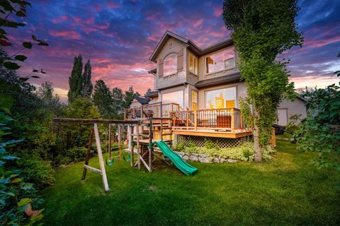 10 Tusslewood Heights NW Calgary AB T3L 2M6