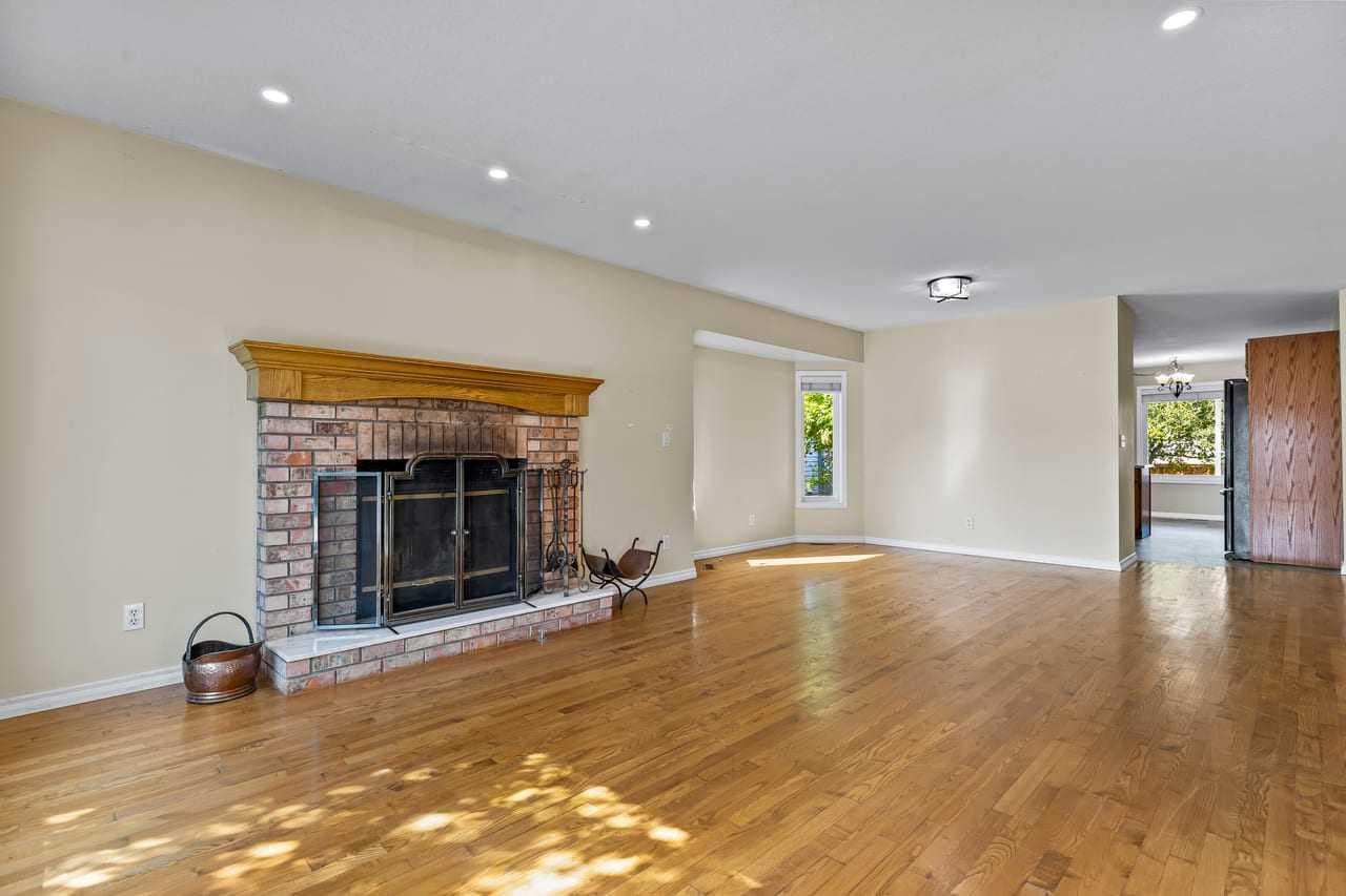 17 Sheep River Crescent