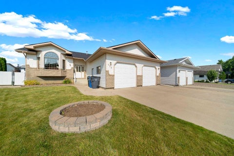 Photo of 175 Stanfield Way SE, Medicine Hat, AB T1B 4J5 (MLS # A2331483)
