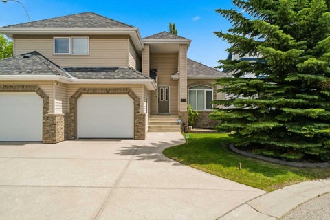 Photo of 545 Rocky Ridge Bay NW, Calgary, AB T3G 4E7 (MLS # A2308309)