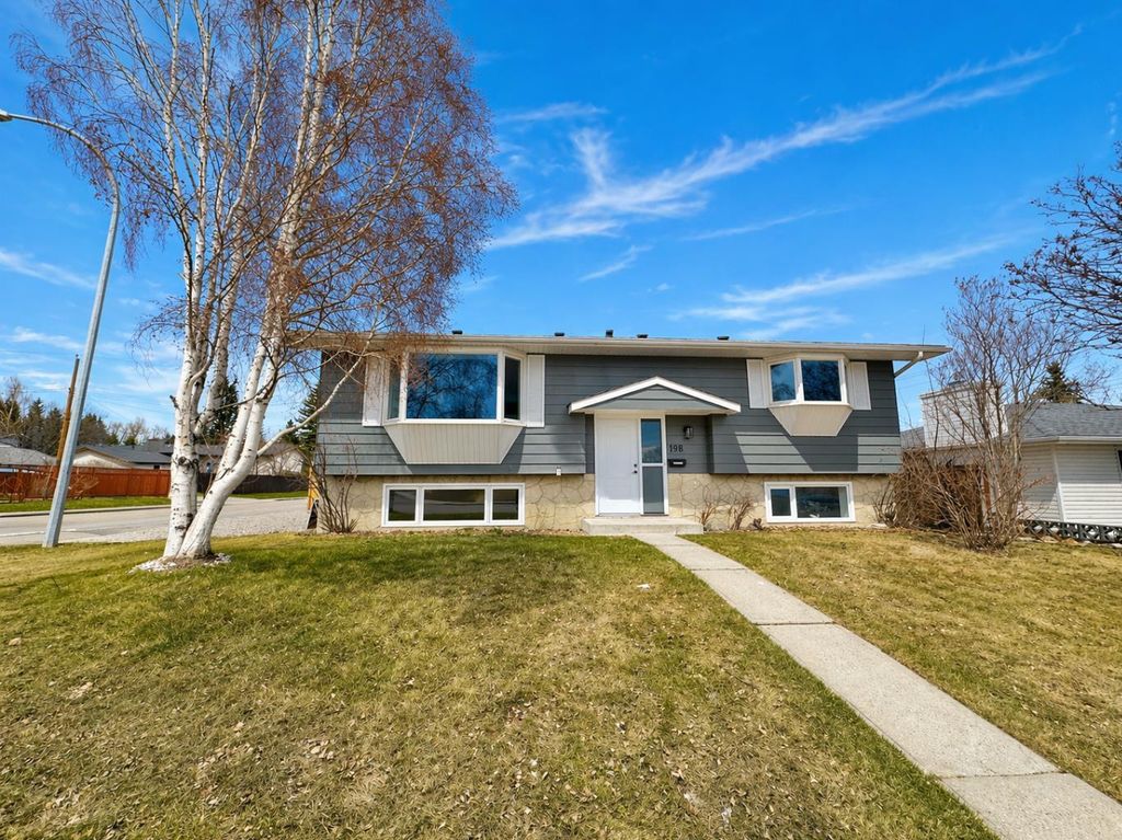 Photo of 198 Silver Brook Road NW, Calgary, AB T3B 3J1 (MLS # A2304001)