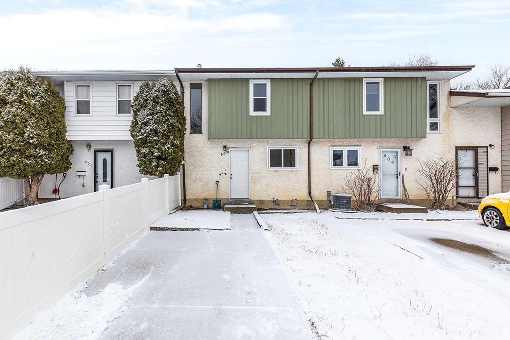 Photo of 905 Clennel Crescent SE, Medicine Hat, AB T1B 1Y6 (MLS # A2292931)
