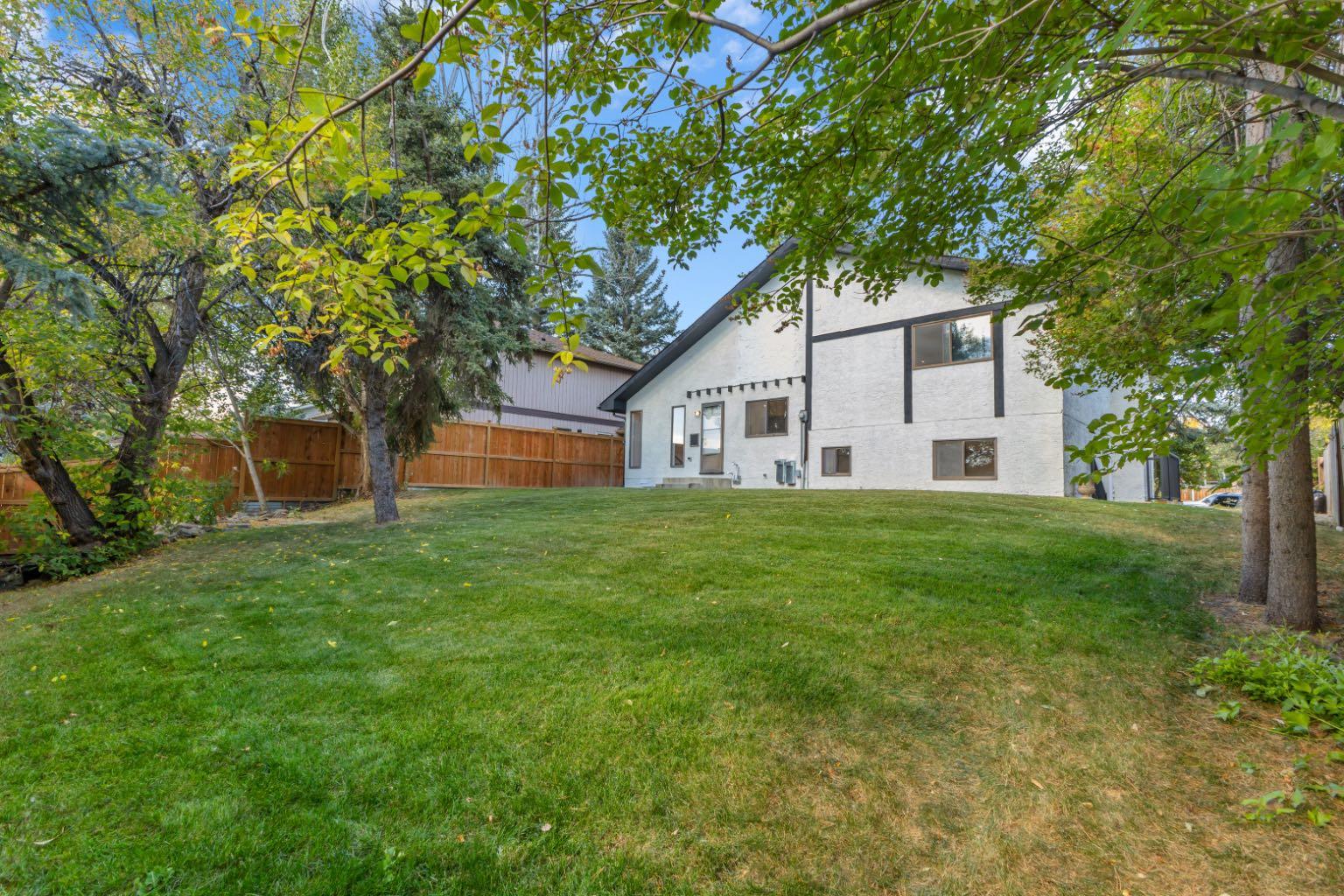 208 Cedarille Green SW