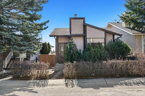 Photo of 12 Edgedale Way NW, Calgary, AB T3A 2P8 (MLS # A2304934)