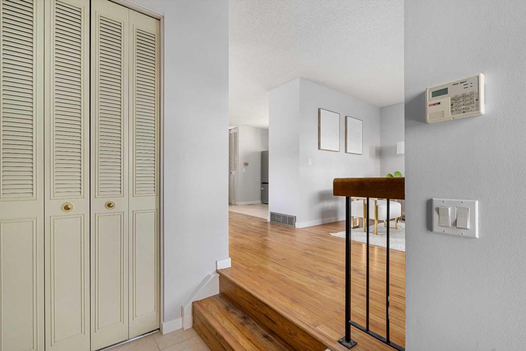 Photo of 12 Edgedale Way NW, Calgary, AB T3A 2P8 (MLS # A2304934)