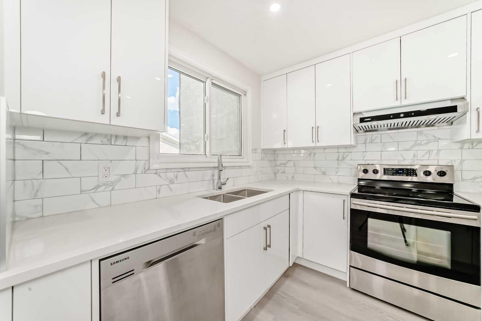 236 Pinemill Mews NE