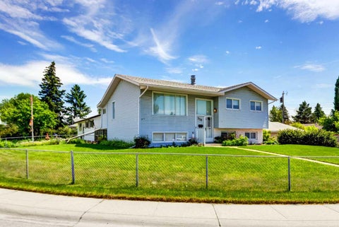 Photo of 520 Foritana Road SE, Calgary, AB T2A 2B6 (MLS # A2313243)