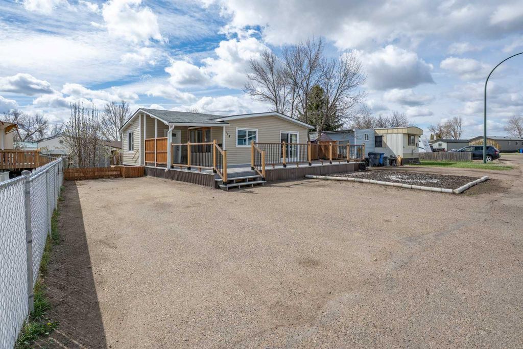 Photo of 118 Anson Avenue SW, Medicine Hat, AB T1A 8A3 (MLS # A2306423)