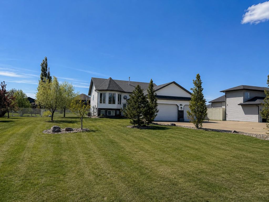 Photo of 7733 Abbey Lane, Rural Grande Prairie No. 1, County of, AB T8X 4G7 (MLS # A2303464)