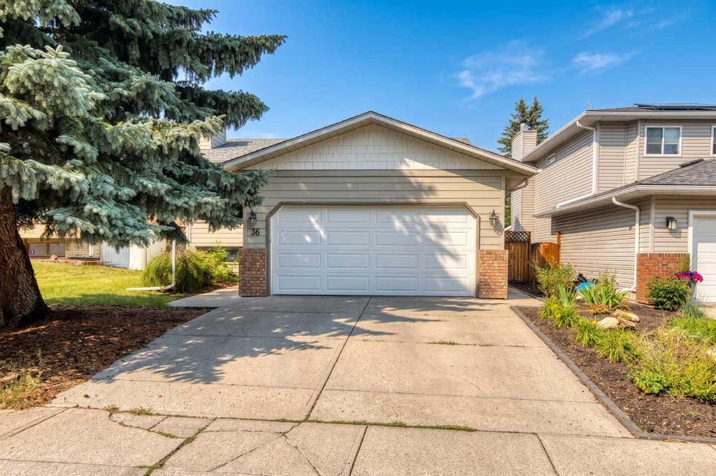 Photo of 36 Shannon Circle SW, Calgary, AB T2Y 2K4 (MLS # A2337762)