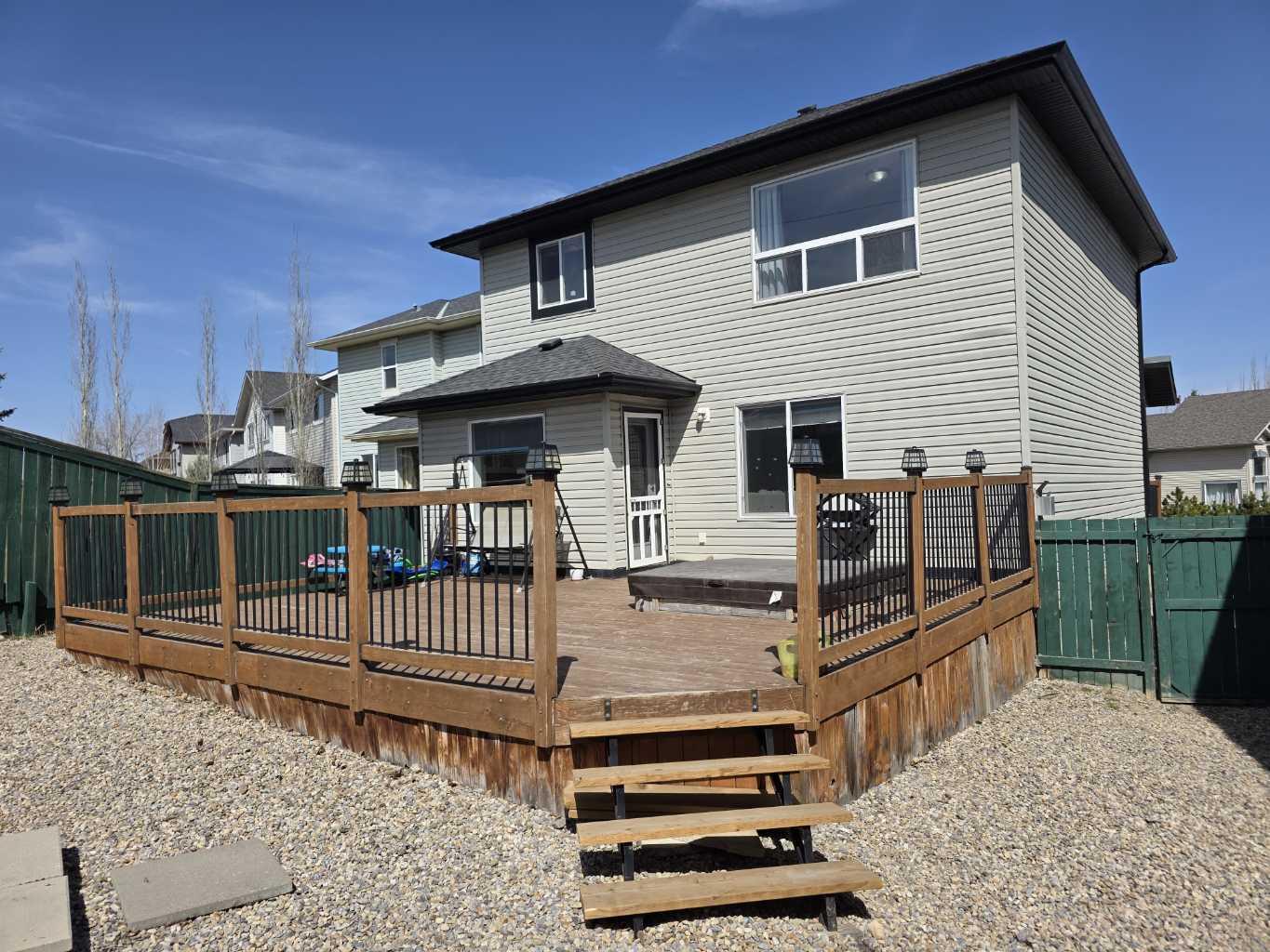 135 VALLEY CREST Close NW