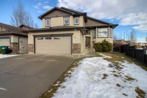 11 Cougar Cove N Lethbridge AB T1H 6M7